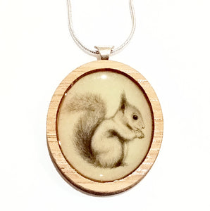 Sonia Brit Resin necklace - Cheeky Squirrel