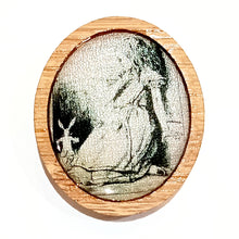 Load image into Gallery viewer, Sonia Brit Resin brooch - Alice &amp; White Rabbit